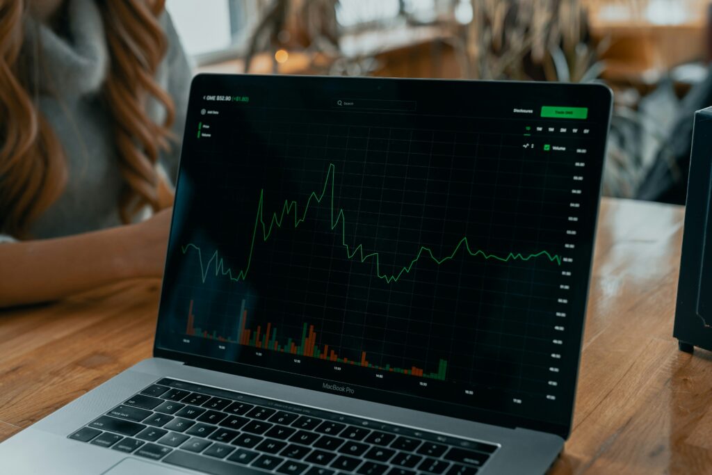 Trading graph display on laptop sitting on table.